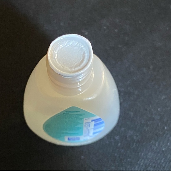 Johnson's Cottontouch Newborn Wash & Shampoo 25ml Trial/ Travel Size A 6 Count. - Picture 3 of 3